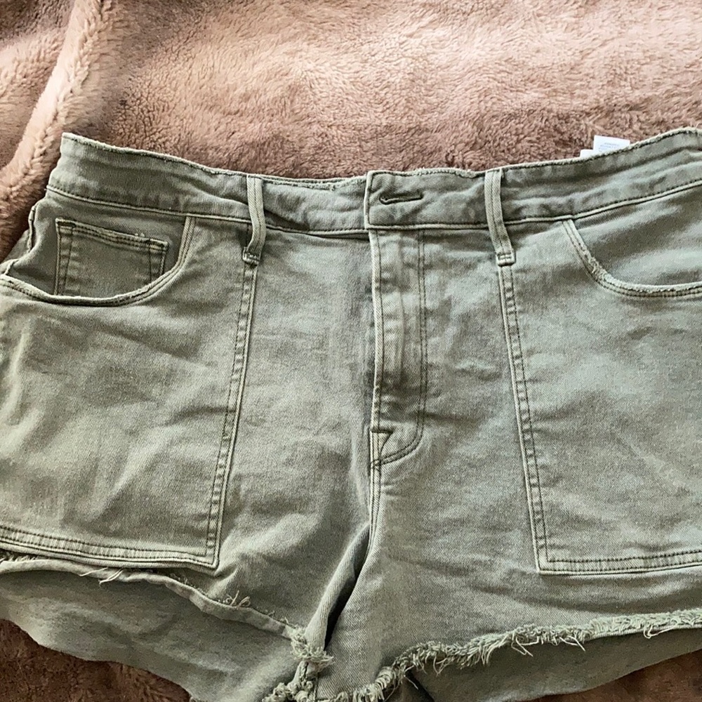 Good American army green shorts